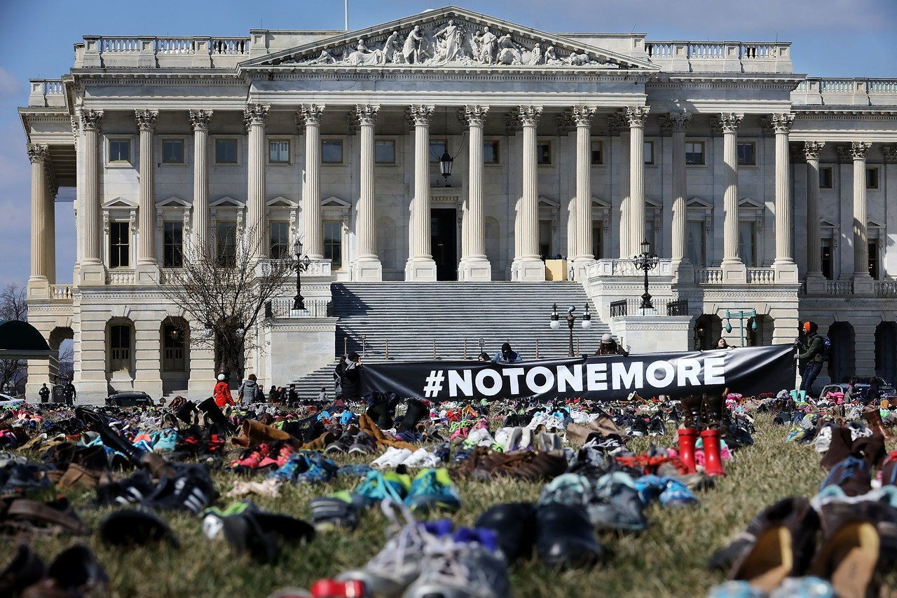 Aktivisté Display Thousands Of Shoes At U.S. Capitol Symbolizing Gun Violence Against Children
